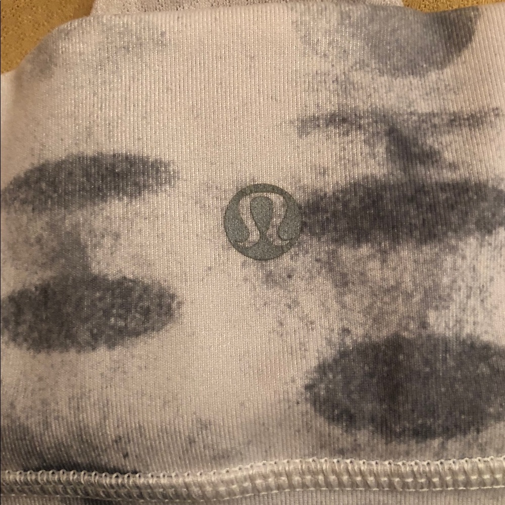 Lululemon Deep Breath Yoga Tank Size 4 - Picture 3 of 5